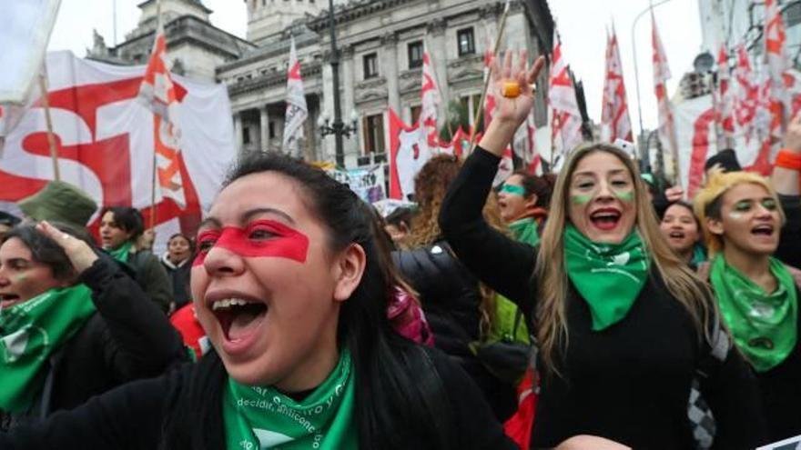 Activistes de drets de l&#039;avortament, davant la votació del Senat sobre l&#039;avortament.