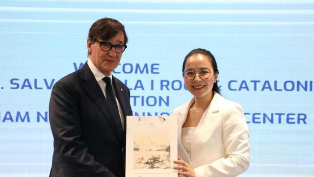 El president de la Generalitat, Salvador Illa, al Vietnam National Innovation Center.