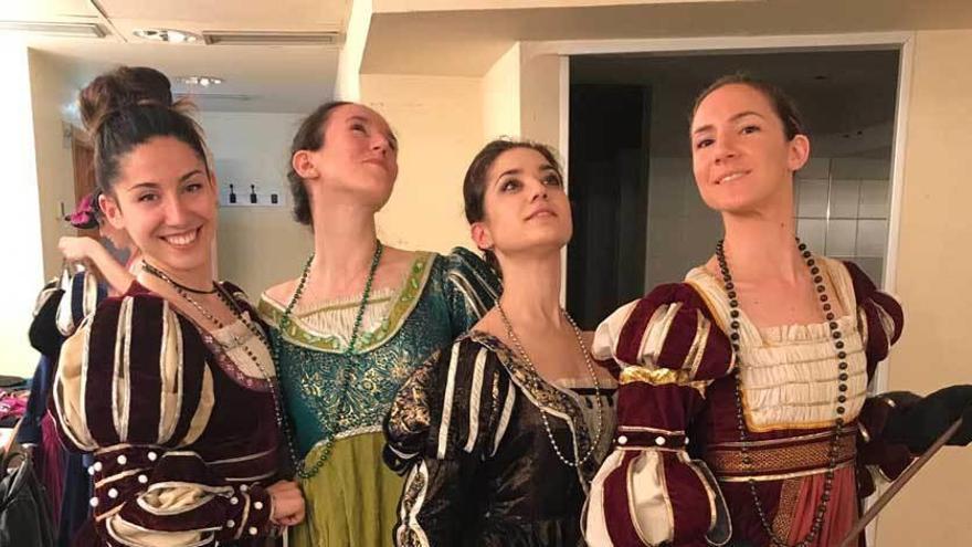 Por la izquierda, Marta Pardo, Tineke Corrales, Leyre Alonso y Virginia Almaraz, que actuarán con el Ballet de Cuba.