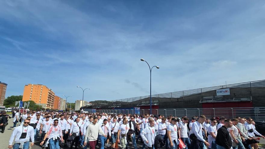 Balaídos se prepara para el Celta-Friburgo: miles de aficionados llegan al estadio en la previa