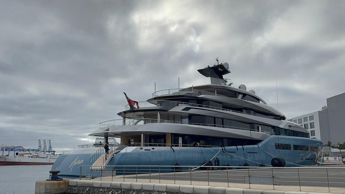 El megayate 'Aviva', este viernes en el Puerto de Las Palmas