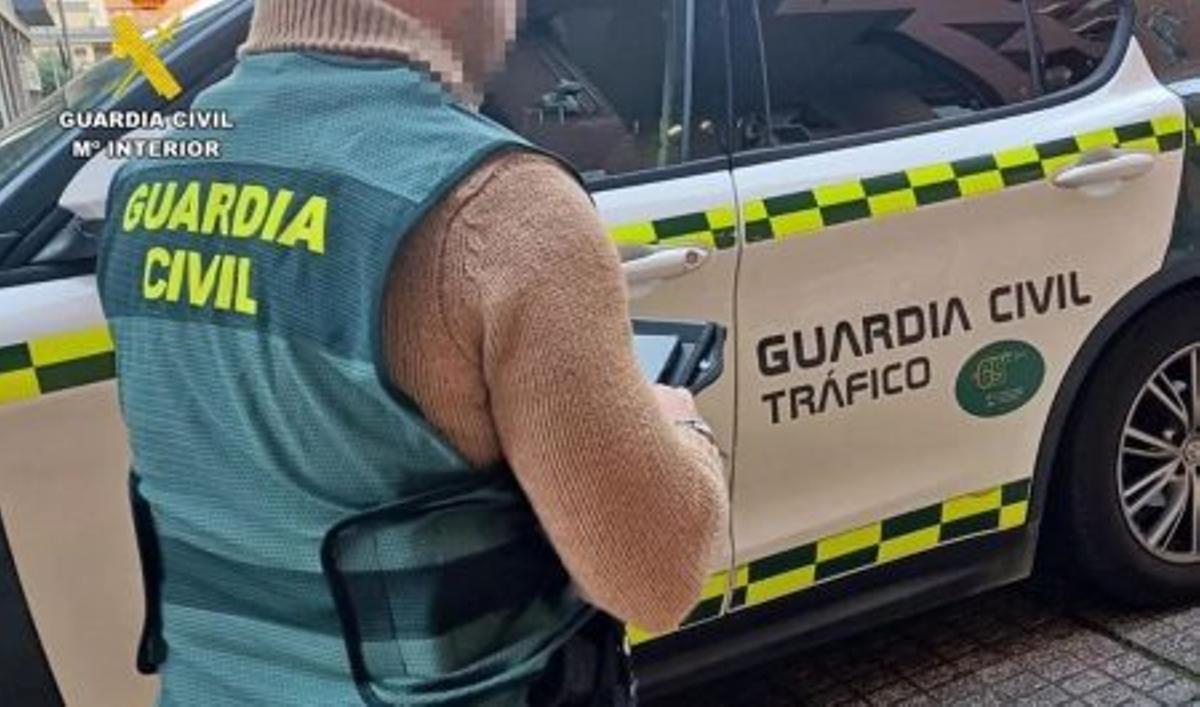 Multado con 200 euros por culpa de las bolsas de la compra: la Guardia Civil vigila el interior de los coches aragoneses.