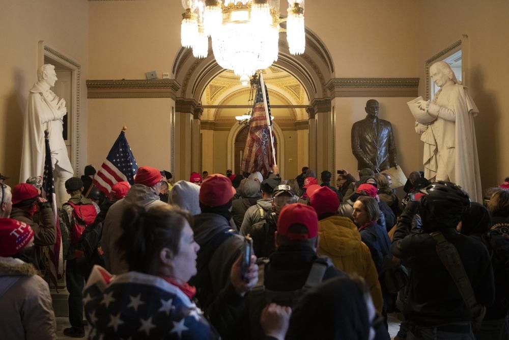 Los seguidores de Trump asaltan el Capitolio