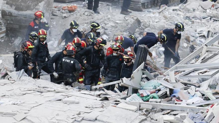 Localizado un sexto cuerpo en los escombros del edificio derrumbado en Tenerife