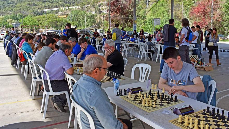 El Club d’Escacs Súria i Escacs Catalònia Joviat celebren el 75è aniversari amb una festa escaquista
