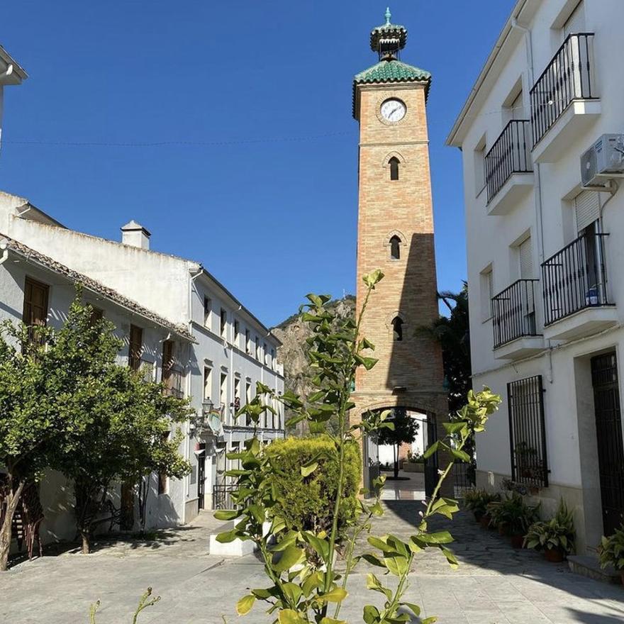 Torre del Reloj de Almedinilla.