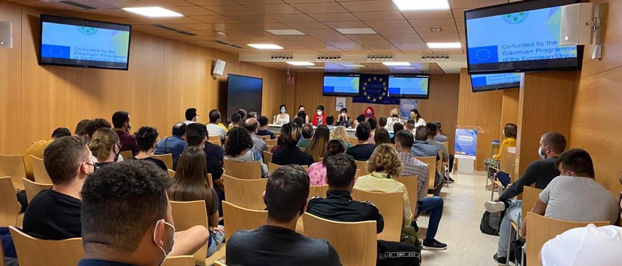 Inclusión y movilidad: El CIPFP Canastell presenta las jornadas Erasmusdays  .