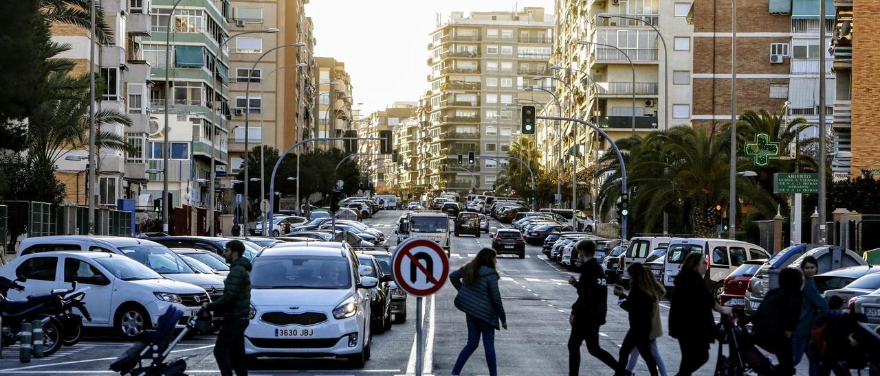 La avenida Padre Esplá, donde se realizará esta actuación para ampliar espacios peatonales.