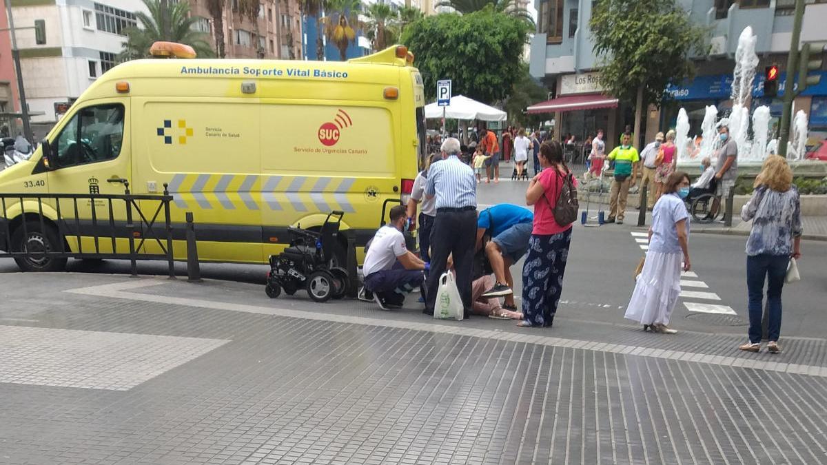 Una septuagenaria en silla de ruedas sufre una caída en Mesa y López.