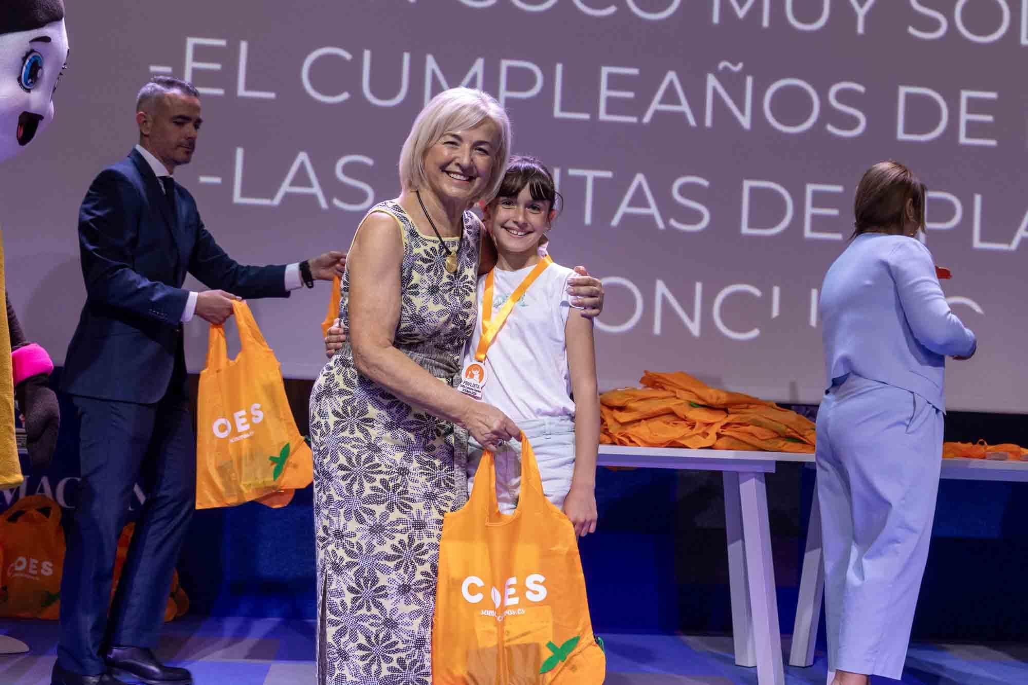 Entrega de premios del concurso infantil de relatos cortos "Cuéntame un cuento para comer" en el Club INFORMACIÓN organizado por COES