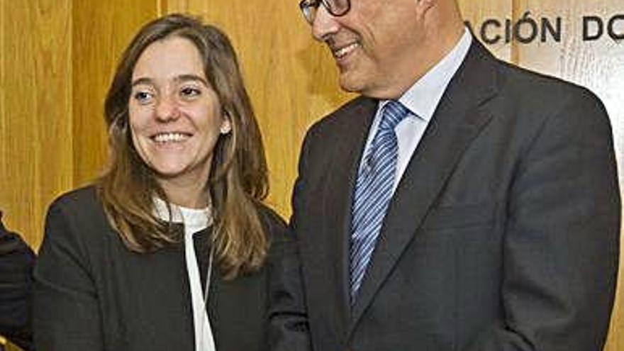 La alcaldesa y el secretario de Estado de Defensa, Ángel Olivares.