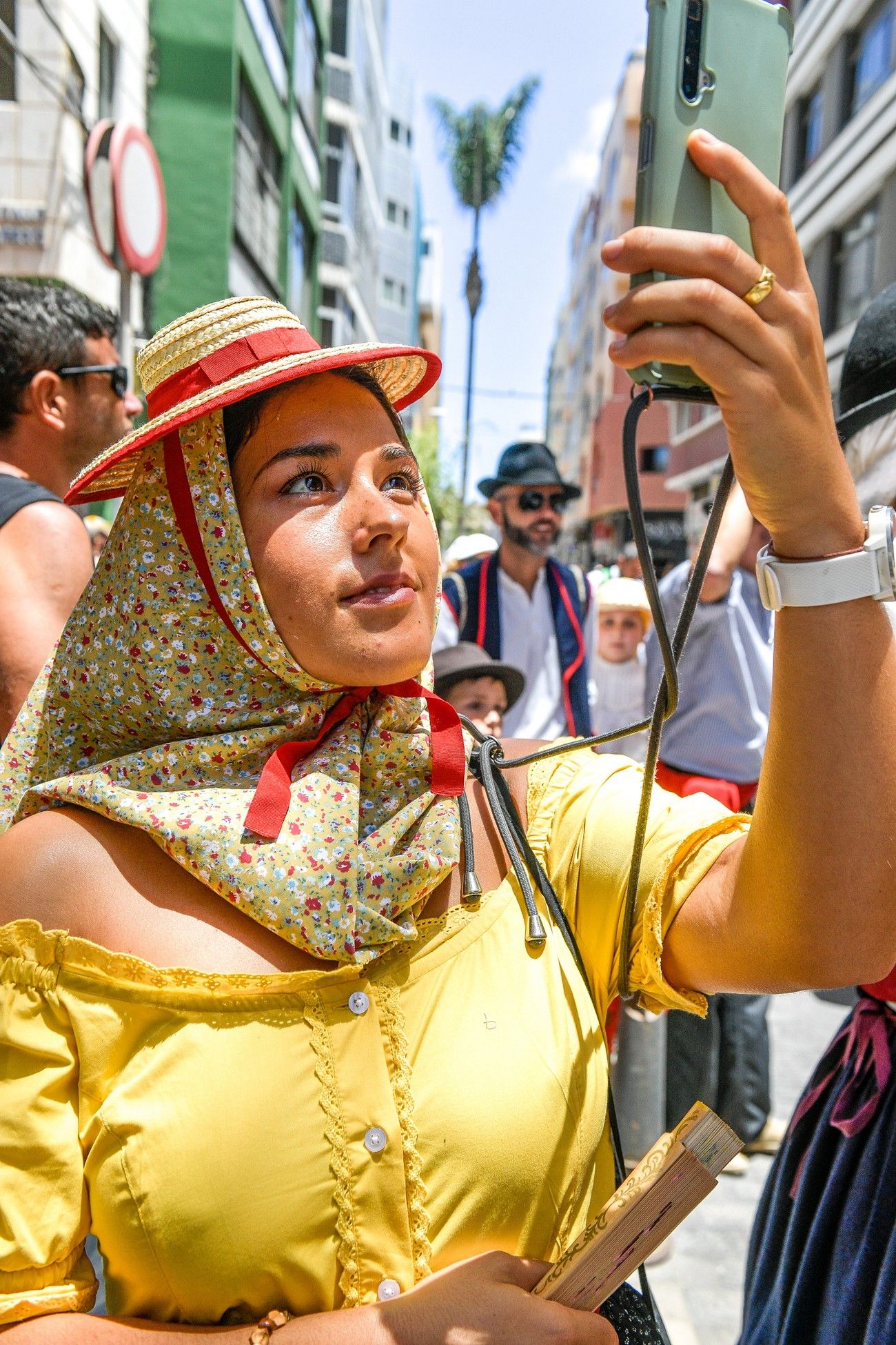 Una romería con bikini en Las Palmas de Gran Canaria