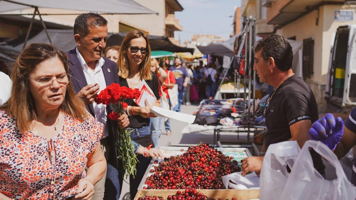 Serrano visitó este sábado el mercado de Sangonera La Verde.