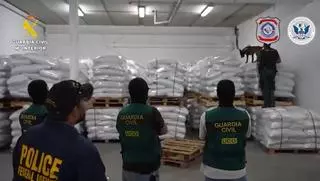 La Guardia Civil ha desmantelado una trama internacional de tráfico de cocaína, que enviaba a Barcelona la droga camuflada entre sacos de arroz