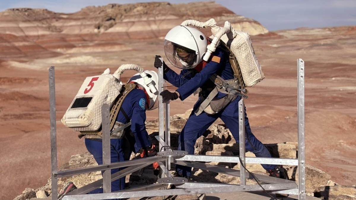 Las astronautas de la segunda expedición de Hypatia realizan un trabajo de campo desde el desierto de Utah.