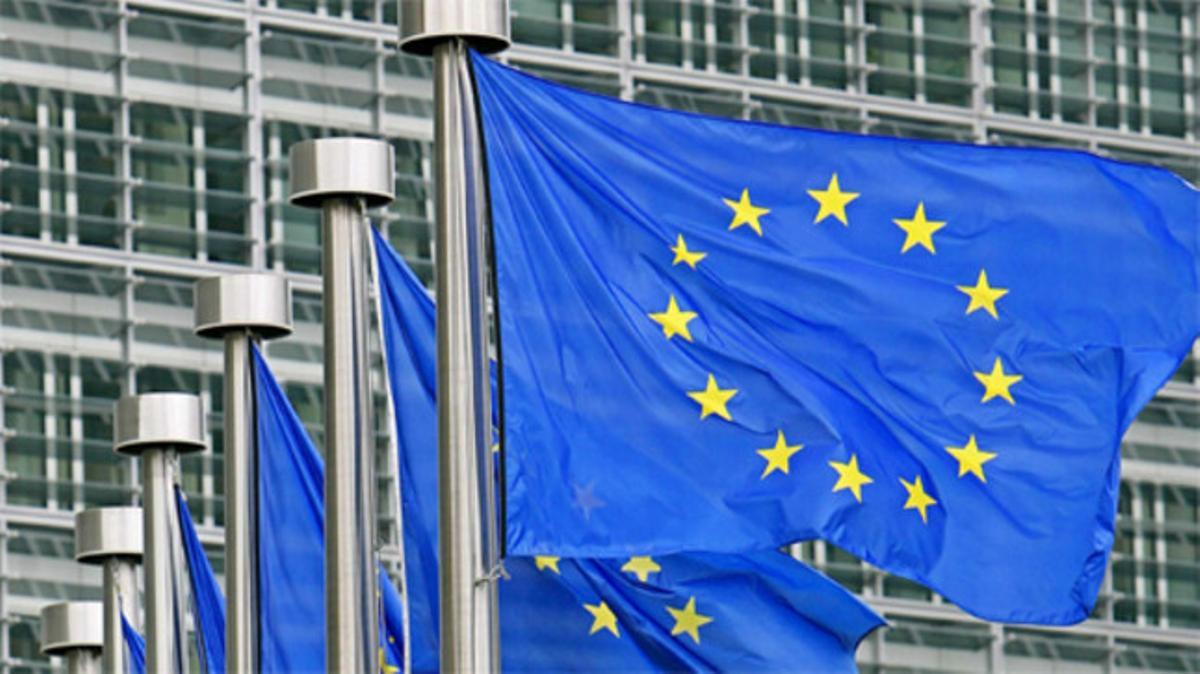 La bandera europea ondea en Bruselas