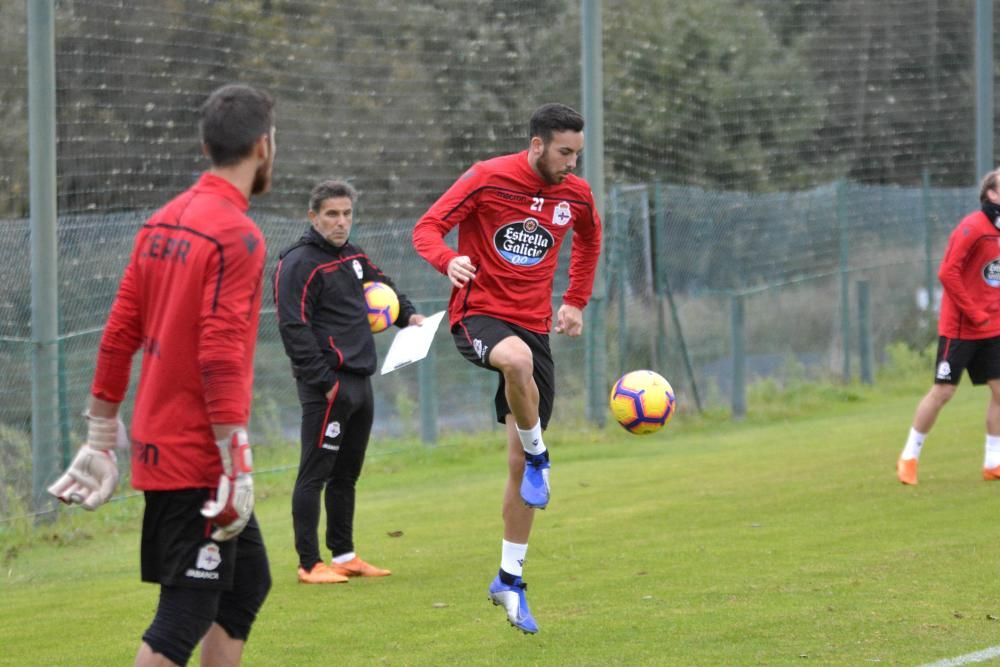 Sebastián Dubarbier se ejercitó con el grupo en la primera parte de la sesión programada esta mañana en Abegondo para continuar preparando el partido del sábado ante el Oviedo.