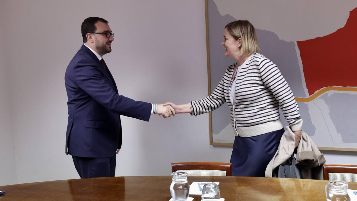 Adrián Barbón y Covadonga Tomé en la negociación de los presupuestos el año pasado.