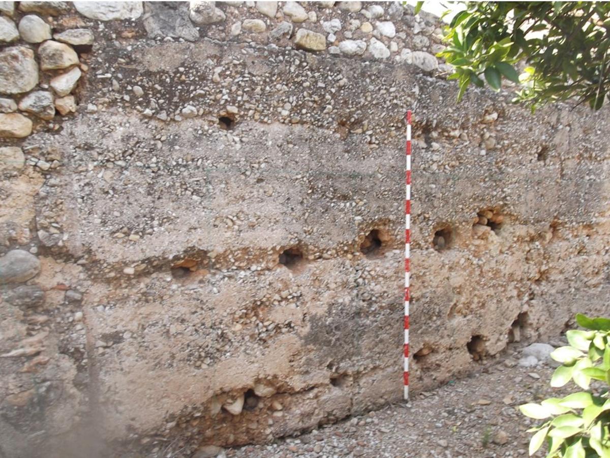 Mur de tàpia del Ravalet.