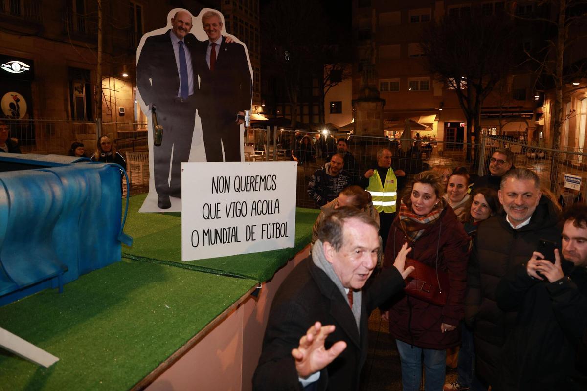 El Meco y los cabezudos estrenan el carnaval en Vigo