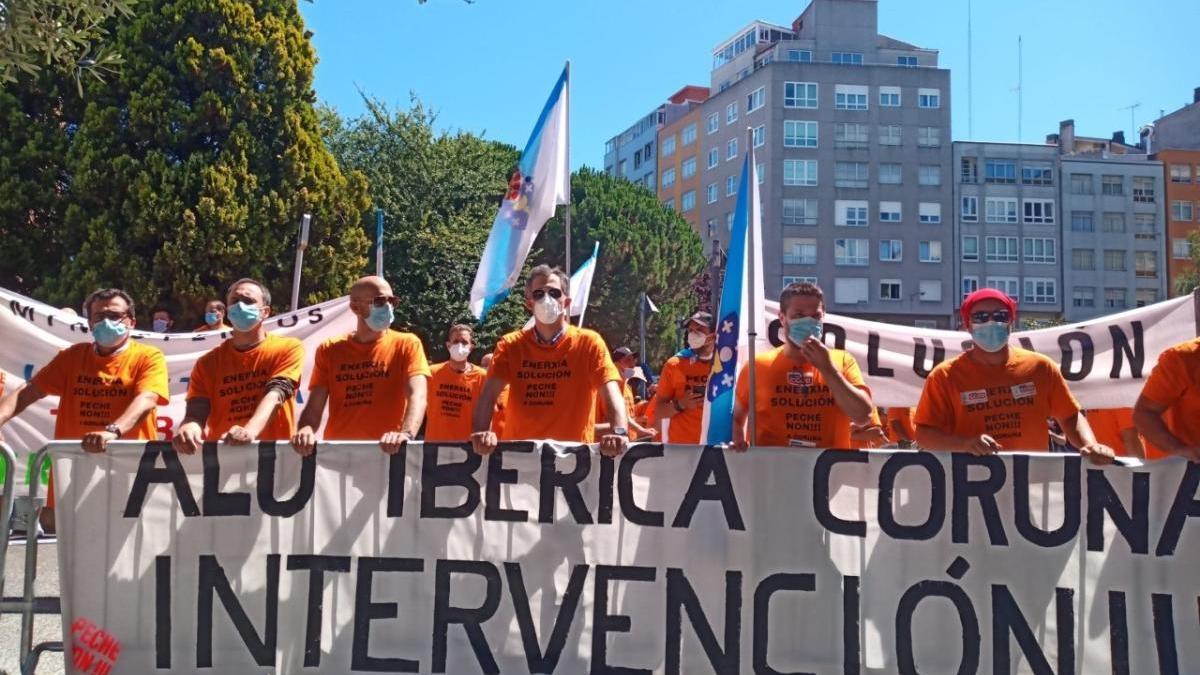 Protesta de trabajadores de Alú Ibérica en A Coruña.