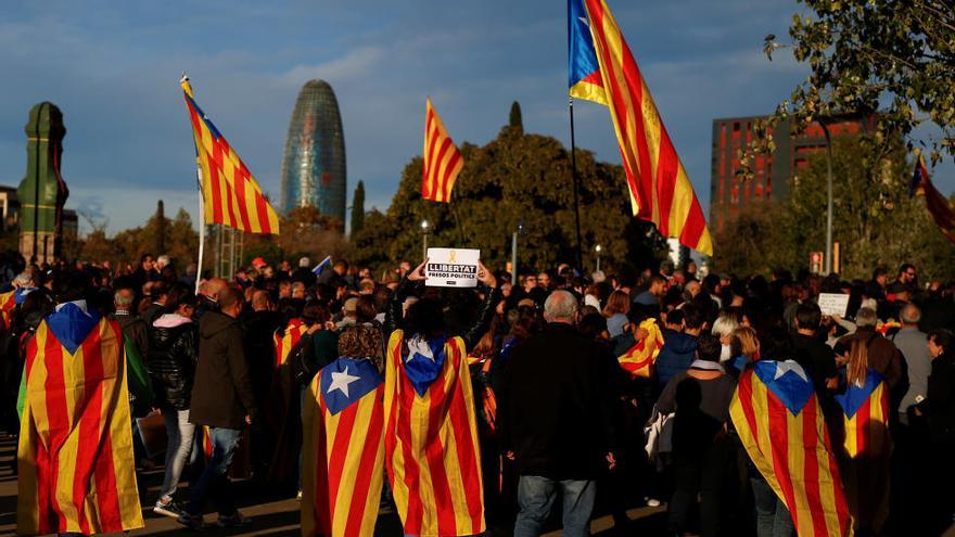 Manifestación en Barcelona para pedir la libertad de los exconsejeros encarcelados y de &#039;los Jordis&#039;