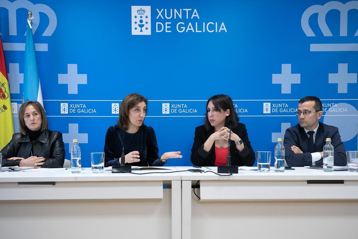 La conselleira de Medio Ambiente e Cambio Climático, Ángeles Vázquez junto a María Jesús Lorenzana, conselleira de Economía e Industria