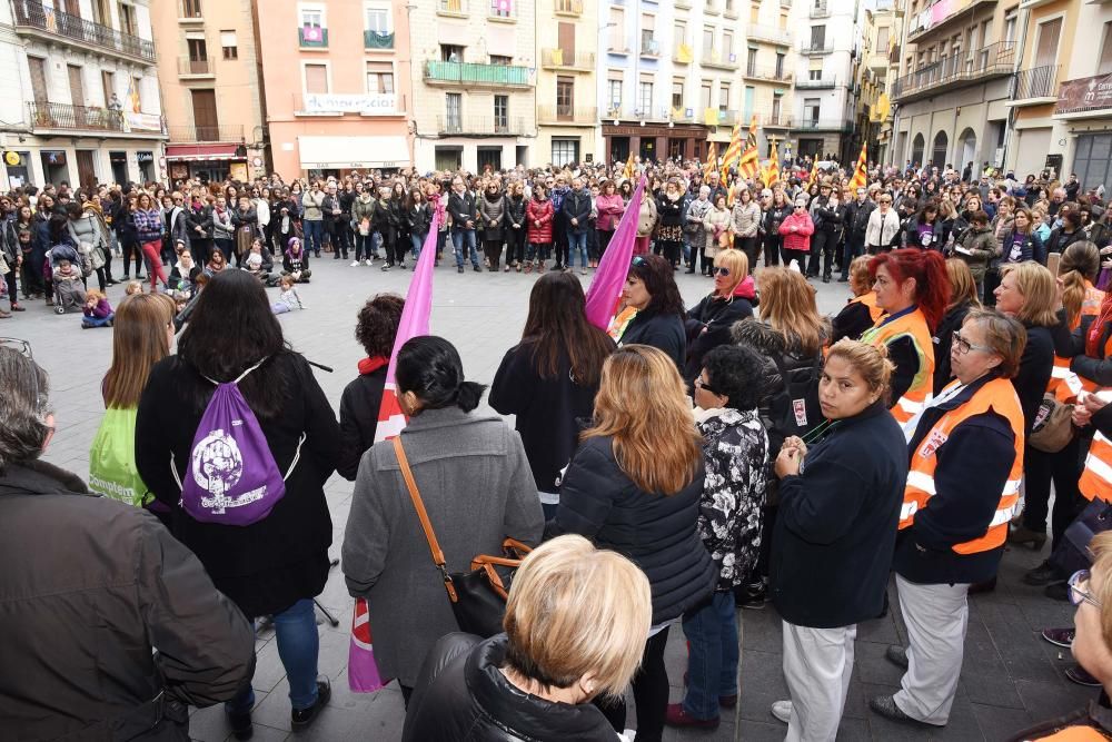 Commemoració del Dia de la Dona a la plaça Major de Manresa