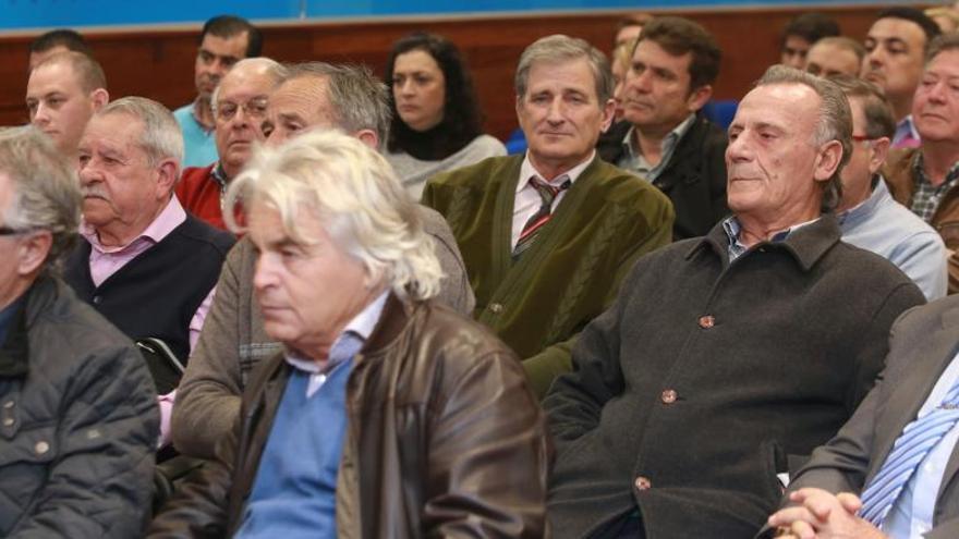 Reunión de alcaldes pedáneos populares en la sede del PP de la capital murciana.