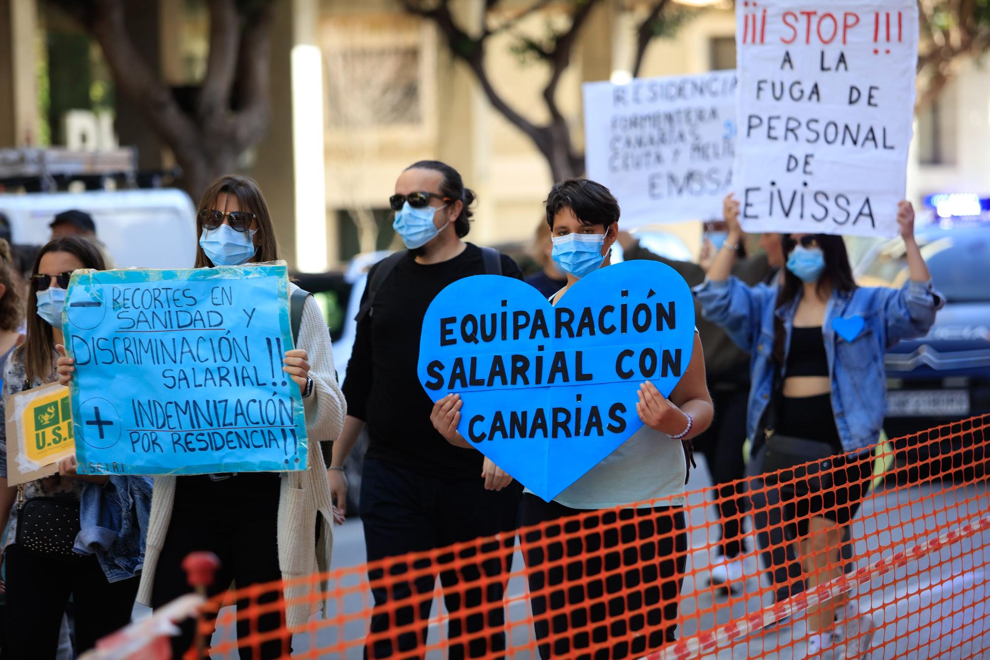 Manifestación de sanitarios por el plus de residencia en Ibiza