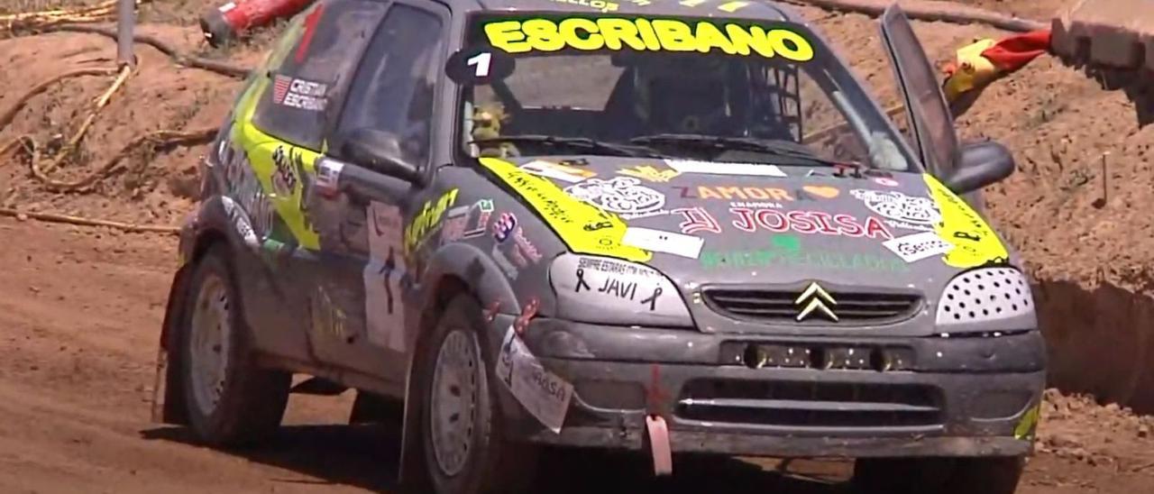 El Citroen Saxo de Escribano, en la carrera disputada ayer.