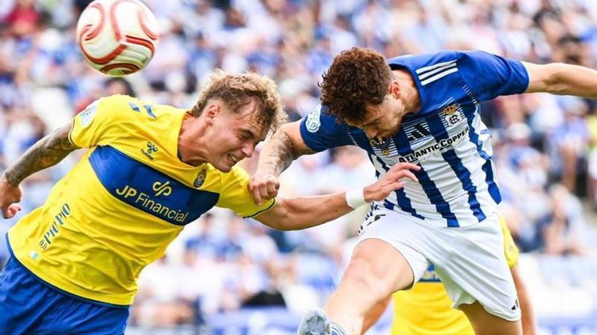Un lance del pulso de esta mañana, entre el filial de la UD y el Recre.