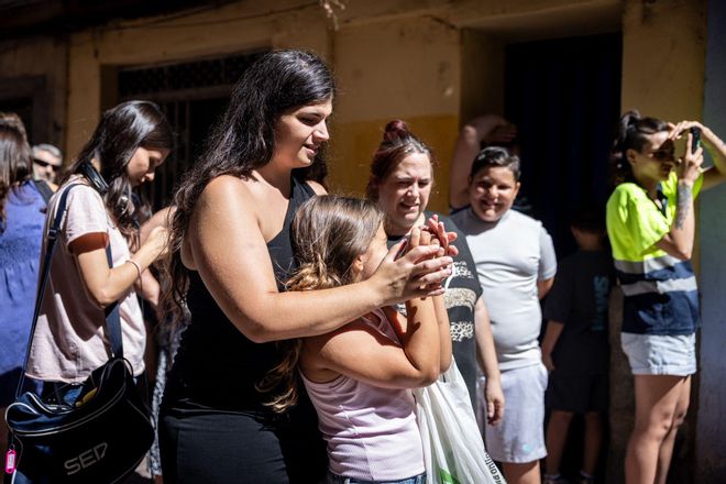 En imágenes | Zaragoza se moviliza contra el desahucio de Samanta: "Es injusto lo que está pasando"