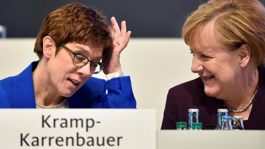 Kramp-Karrenbauer y Merkel.