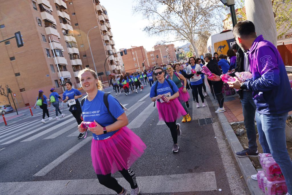 Imágenes del recorrido de la Carrera de la Mujer: avenida Pío Baroja y puente del Reina Sofía (II)