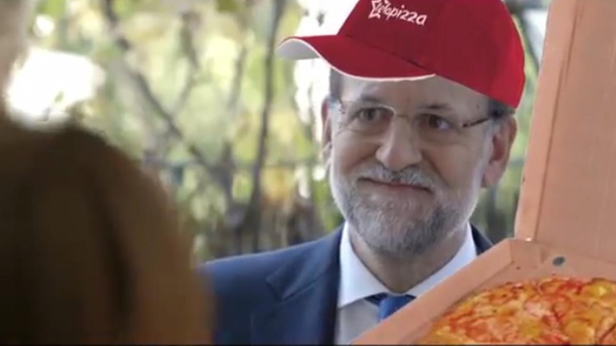 Rajoy repartiendo pizza