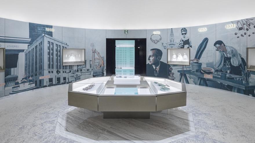 Las baldosas Huguet pisan fuerte en la nueva boutique de Tiffany en Tokio