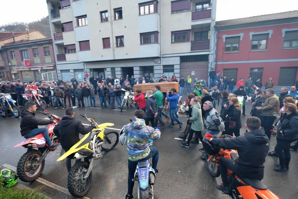 Funeral en Cabañaquinta por Enol Megido