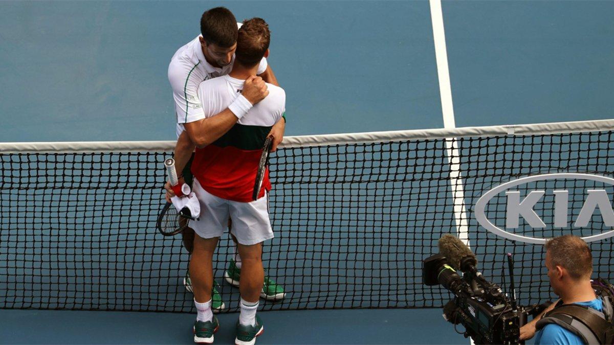 Schwartzman felicita a Djokovic tras su duelo en el Open de Australia