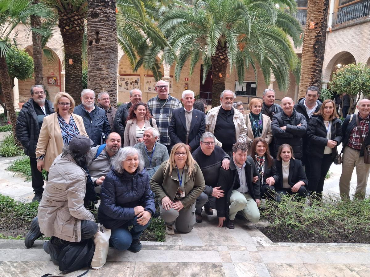 Foto de familia de la Red Andaluza de Asociaciones Vecinales.