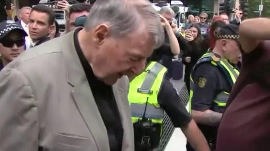 El cardenal George Pell, 6 años a prisión por abusar de dos menores