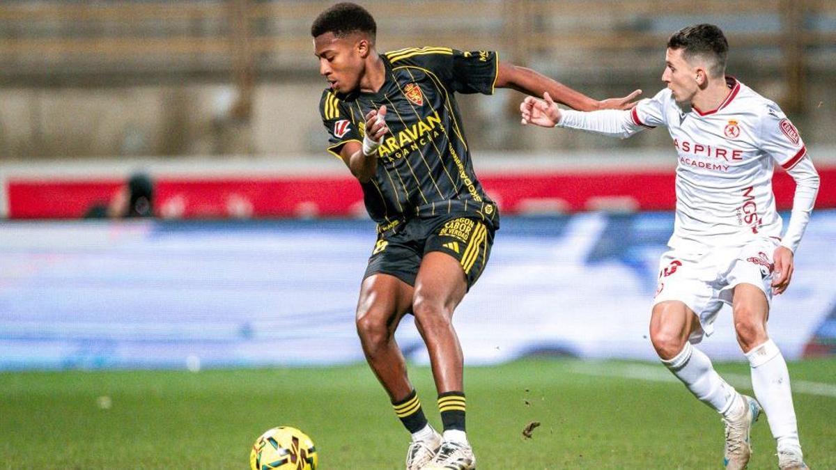 Álex Gomes, en el partido ante la Cultural en León.