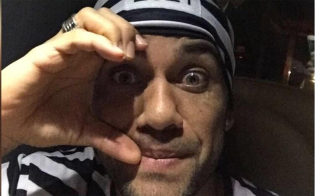 Dani Alves tiene nueva foto en su perfil de 'Whatsapp'
