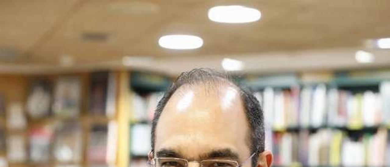Diego Barceló Larran, ayer, en la Casa del Libro de Gijón.