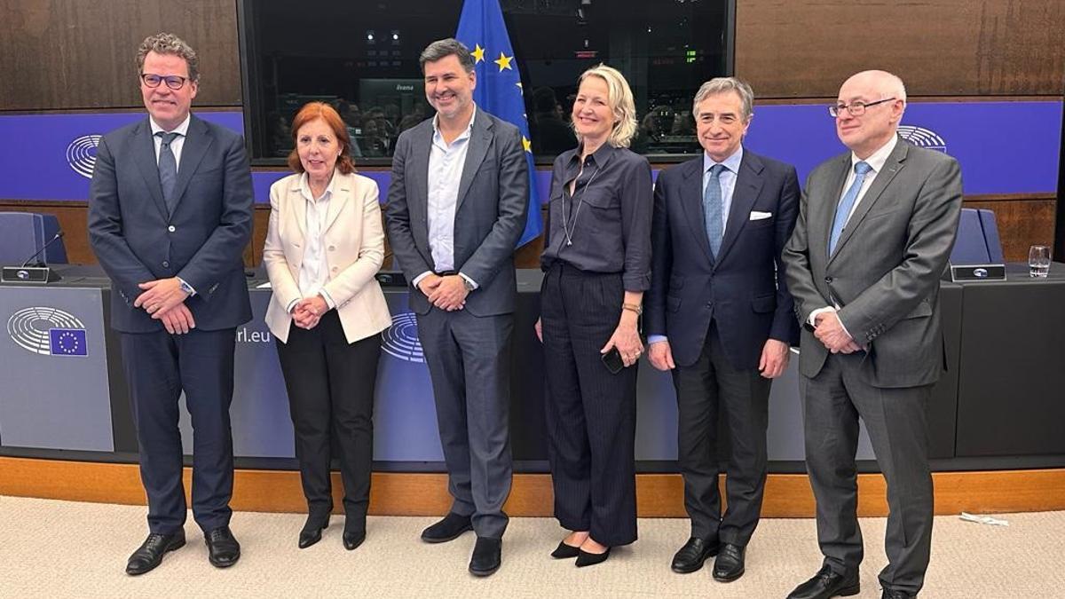 Negociadores del Consejo y el Parlamento Europeo para el acuerdo de reforma del mercado eléctrico.