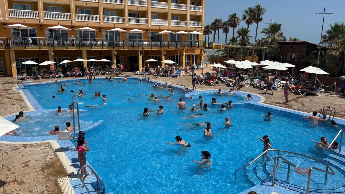 Los turistas ya disfrutan de sus vacaciones en Castellón, como en este hotel de Peñíscola, uno de los destinos favoritos.