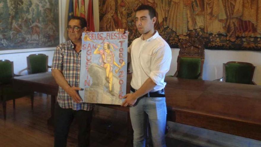 El concejal Juan Antonio Rodríguez y el autor de la obra, Juan Gitrama, presentan el cartel anunciador.