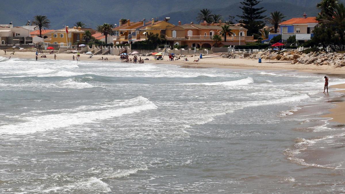 Costas incluye la regeneración de la playa del Marenyet de Cullera, en una imagen de archivo.