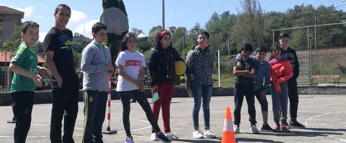 Los finalistas de la liga de "pinfuvote" del colegio de Cancienes.