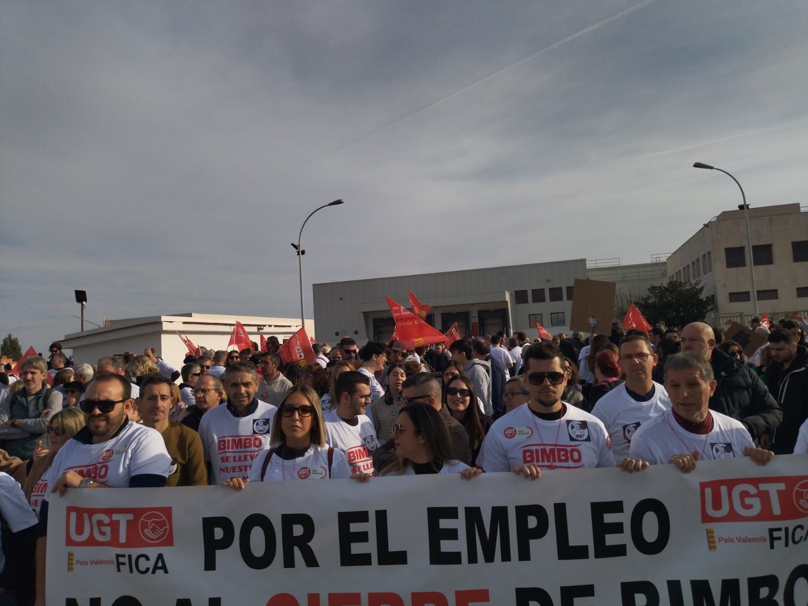 Manifestación contra el cierre de la histórica factoria de Bimbo en El Verger
